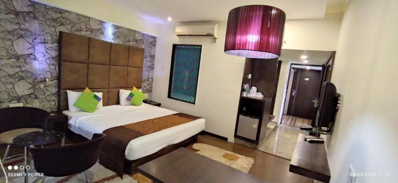 Hotel Lxia Hinjewadi - Indian Nationals Only Pimpri-Chinchwad Exterior foto