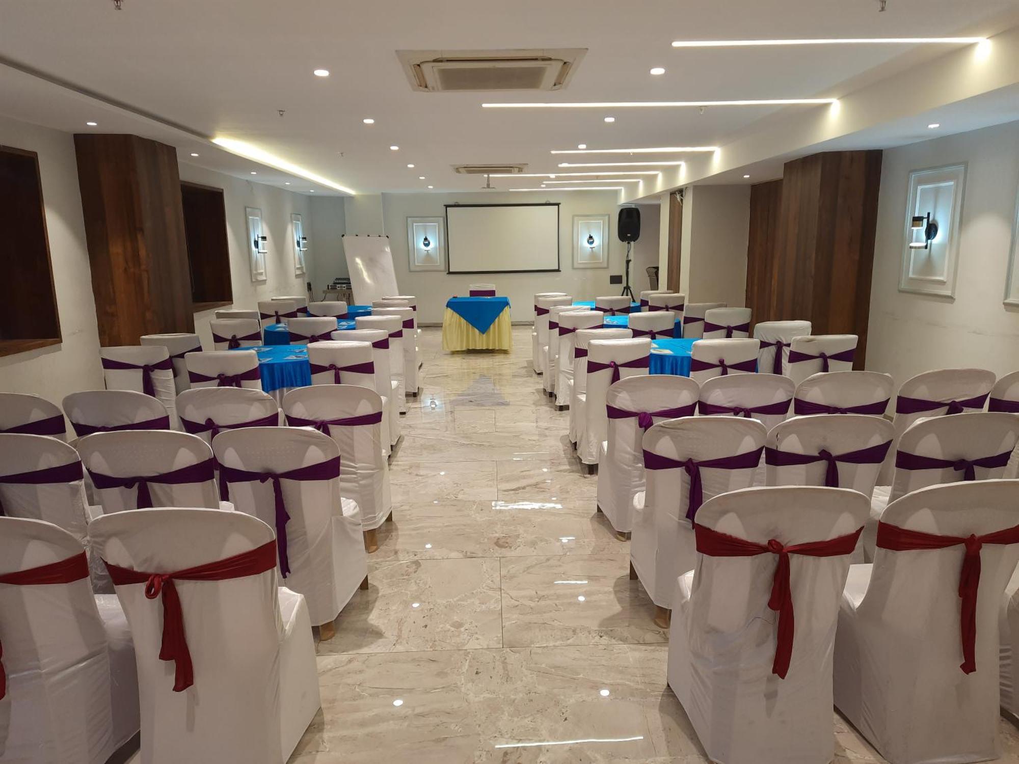 Hotel Lxia Hinjewadi - Indian Nationals Only Pimpri-Chinchwad Exterior foto