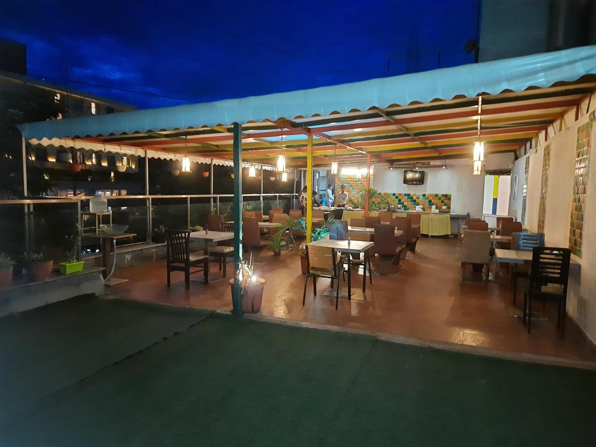 Hotel Lxia Hinjewadi - Indian Nationals Only Pimpri-Chinchwad Exterior foto