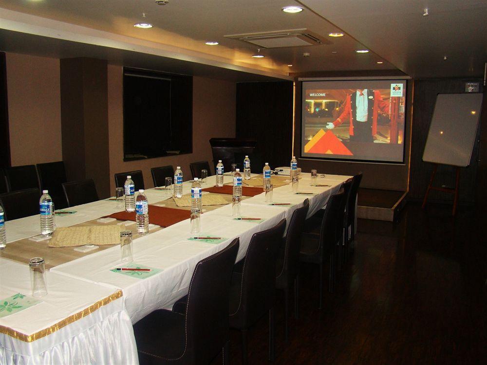Hotel Lxia Hinjewadi - Indian Nationals Only Pimpri-Chinchwad Exterior foto